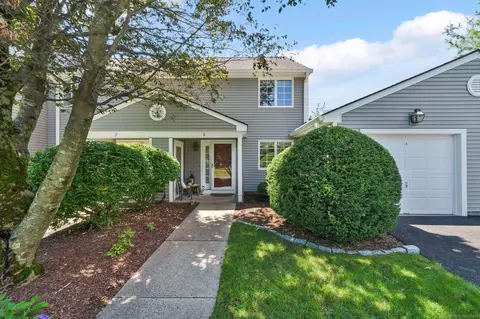 5 Copley Rd #5, Glastonbury, CT 06073