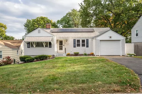 71 Brightwood Ln, West Hartford, CT 06110