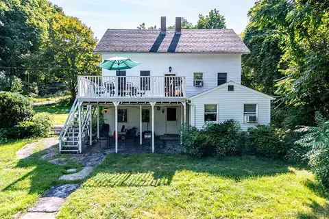 230 Maple Ave #A, Montville, CT 06382