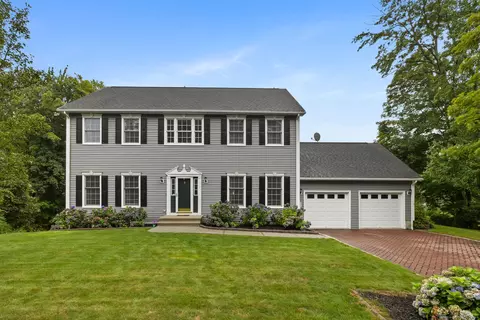 25 Fawn Meadow Dr, Naugatuck, CT 06770