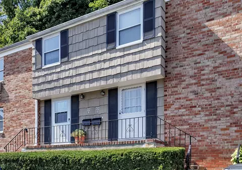 32 Weed Hill Ave #R, Stamford, CT 06907
