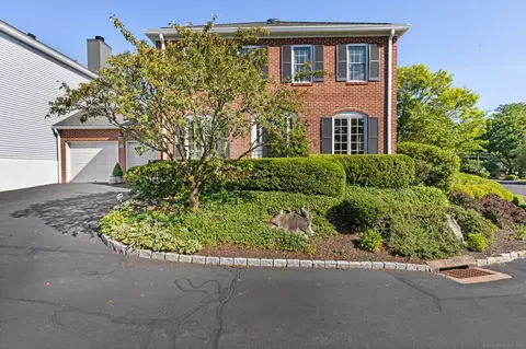 75 Bank St #75, New Canaan, CT 06840