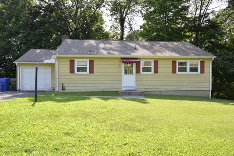 1 Circle Ter, Danbury, CT 06810