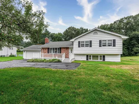 95 Chapel Hill Rd, North Haven, CT 06473