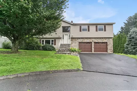26 Nutmeg Ln, Fairfield, CT 06824