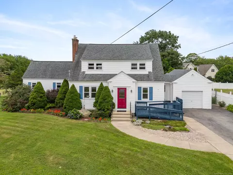 27 Chapman Ave, Quaker Hill, CT 06375
