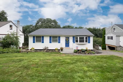 38 Fleetwood Dr, Danbury, CT 06810