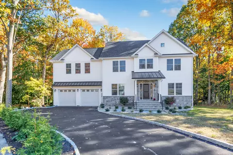 25 Hampton Rd, Trumbull, CT 06611