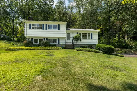 19 Ric Ct, North Branford, CT 06471