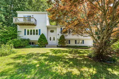 22 Ravenwood Rd, North Stonington, CT 06359