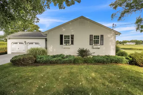 9 Blueberry Ln, Old Saybrook, CT 06475