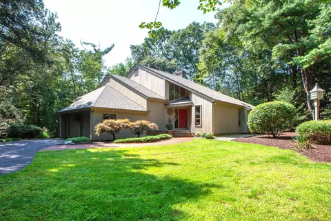 8 Cedar Glen Rd, Simsbury, CT 06092