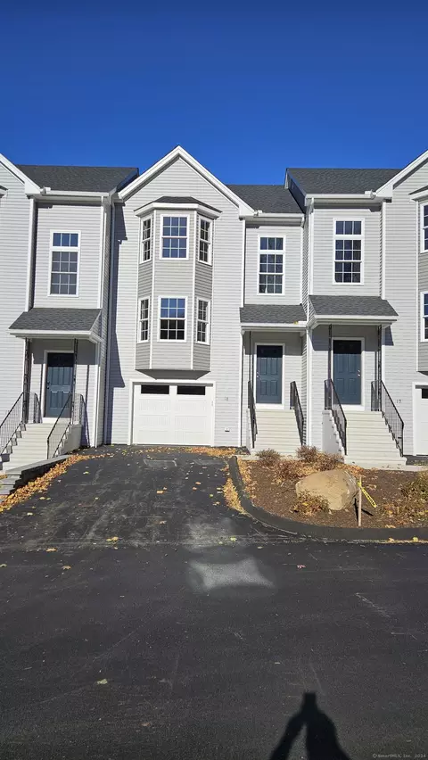 18 Summer Brook Way, Seymour, CT 06483