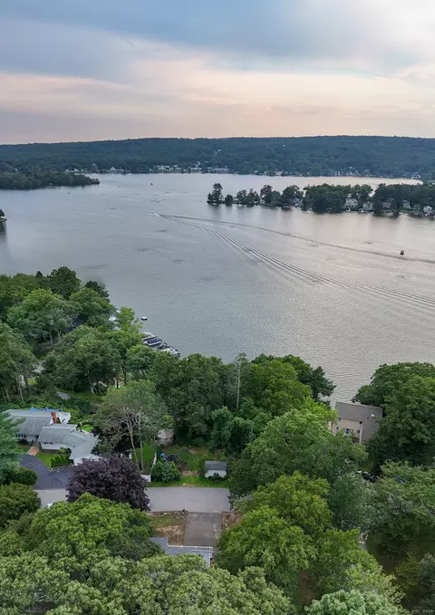 6 Wangonk Trl, East Hampton, CT 06424