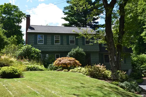 30 Fernbrook, West Hartford, CT 06107