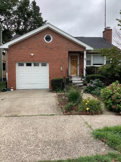 91 Laurel Pl, Bridgeport, CT 06604