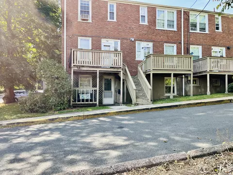 15 Forest St #P, Manchester, CT 06040