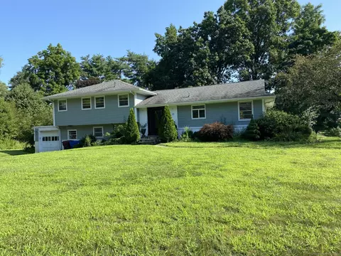 10 Ridgeview Dr, Farmington, CT 06032