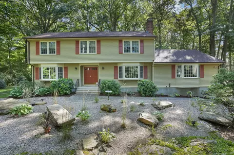 37 Old Hollow Rd, Trumbull, CT 06611