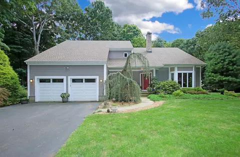 105 Walnut Hill Rd, Bethel, CT 06801