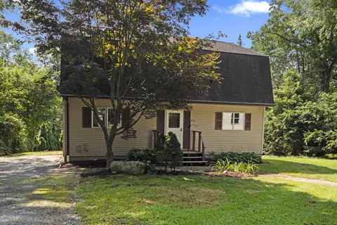 82 N Shore Rd, Voluntown, CT 06384
