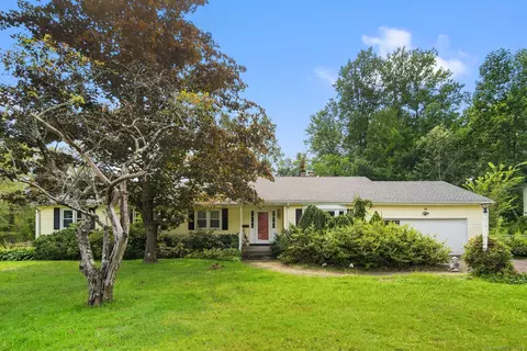 15 Mallard Dr, Bloomfield, CT 06002