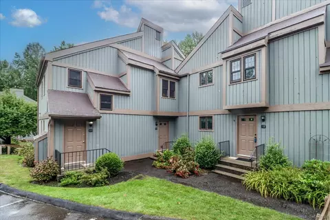 100 Heatherwood Dr #100, Brookfield, CT 06804