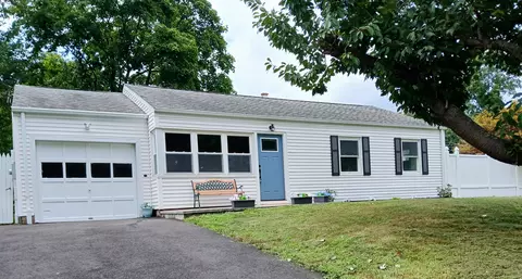 8 Jenna Rd, Wallingford, CT 06492