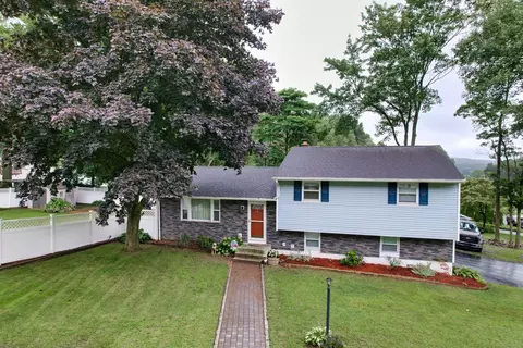 81 Debbie Ln, Naugatuck, CT 06770