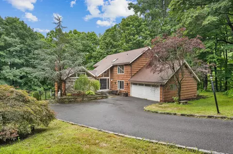 11 Jarrod Dr, Danbury, CT 06811