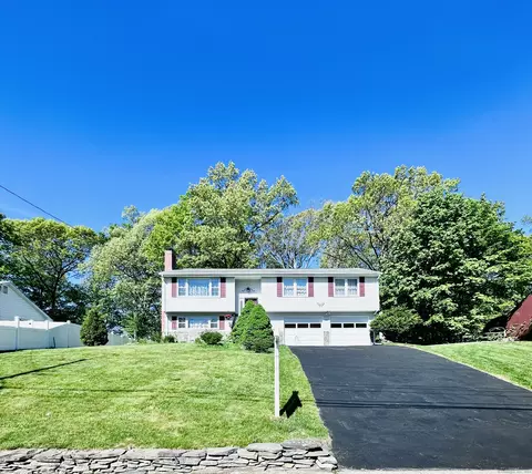 211 Country Ln, East Hartford, CT 06118