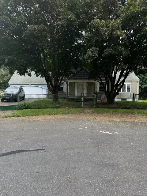 232 Pilgrim Pl, Bridgeport, CT 06610