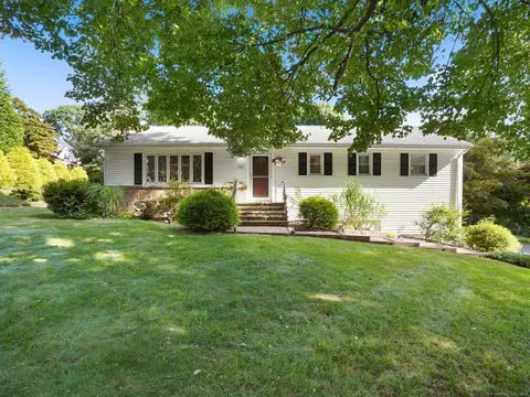 41 Bunnell Cir, Fairfield, CT 06825