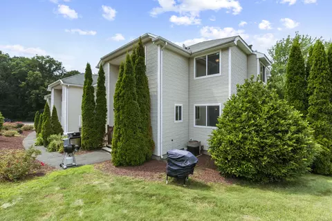 80 Country Ln #23, Vernon, CT 06066
