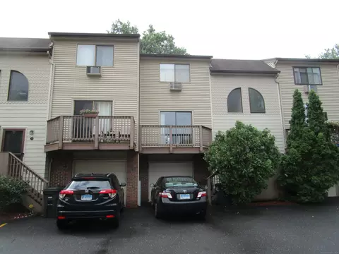 60 Lawn Ave #09, Stamford, CT 06902