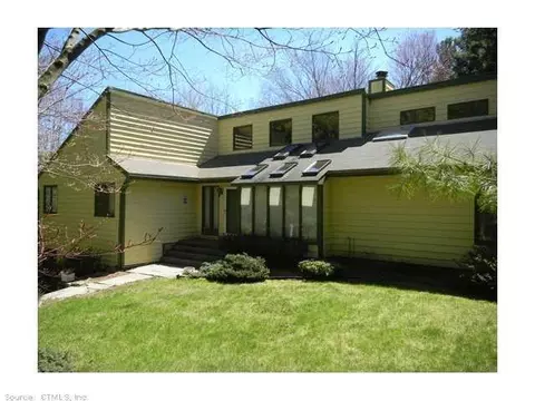429 E Hyerdale Dr, Goshen, CT 06756