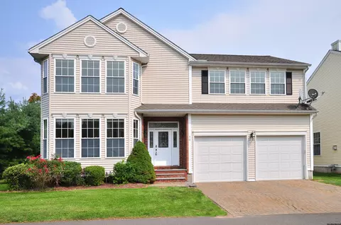 16 Cobble Ct, Farmington, CT 06085