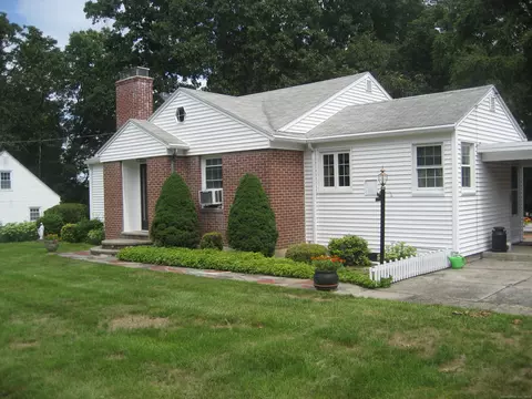 69 Flyers Dr, Norwich, CT 06360