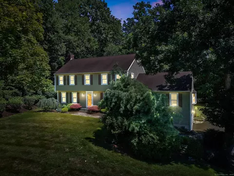 3 Shire Dr, Wallingford, CT 06492