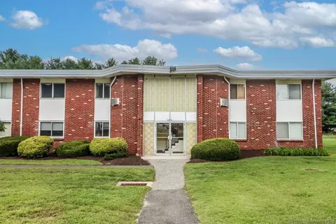 30 Candlewood Lake Rd S #4, New Milford, CT 06776