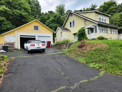 976 New Haven Rd, Naugatuck, CT 06770