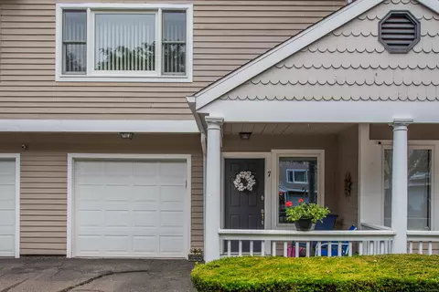 536 Redstone Hill Rd #7, Bristol, CT 06010