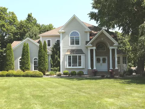 78 Metacomet Vw, Southington, CT 06489