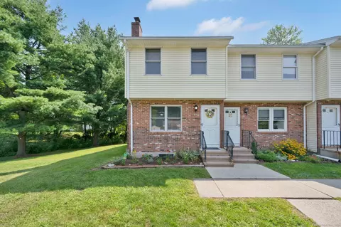 28 Vintner Pl #28, Enfield, CT 06082