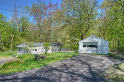 10 Milltown Rd, North Stonington, CT 06359