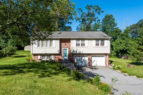 11 Wayne Dr, East Lyme, CT 06333