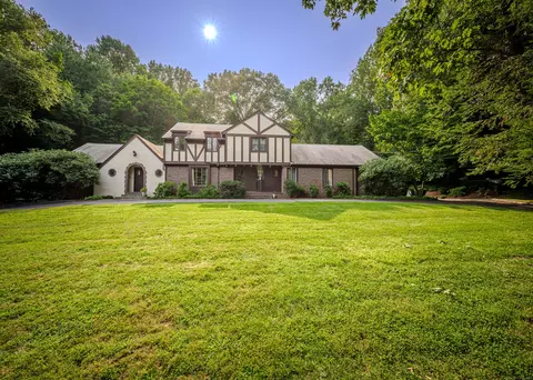 14 Tulip Tree Ln, Woodbridge, CT 06525