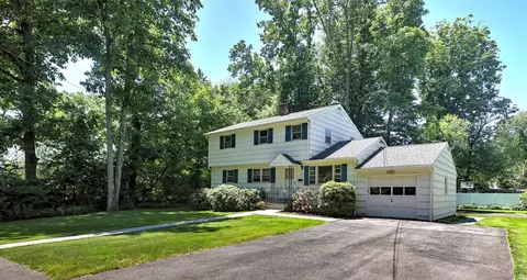 499 Melville Ave, Fairfield, CT 06825