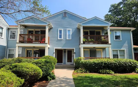 406 Ashmead Cmns #406, Enfield, CT 06082
