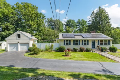 14 Mill Pond Dr, Guilford, CT 06437